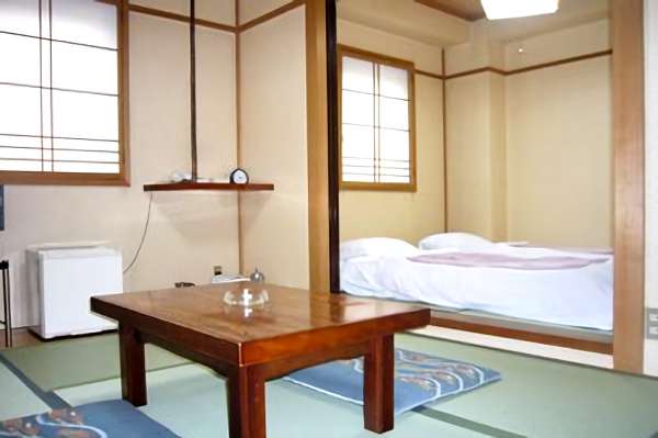 和室が寝室と二部屋に分かれいる、広い和室（特別室）のイメージ